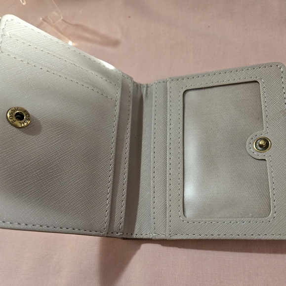 Fossil Women's Shimmering Gold Bifold Snap Wallet EUC - Picture 3 of 5